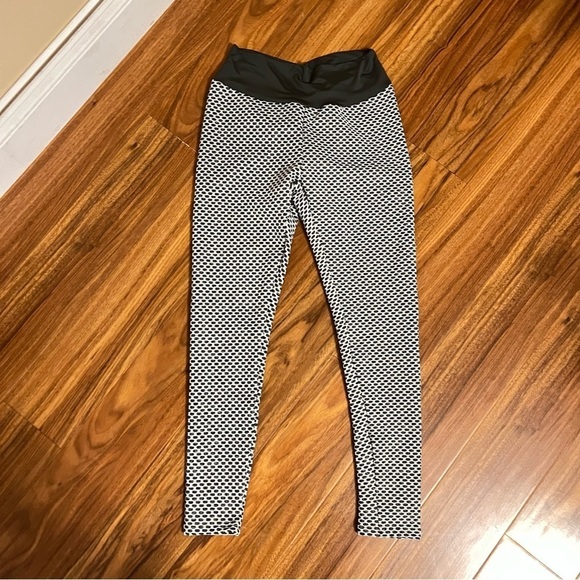 Gray & White Workout Leggings - Picture 4 of 6